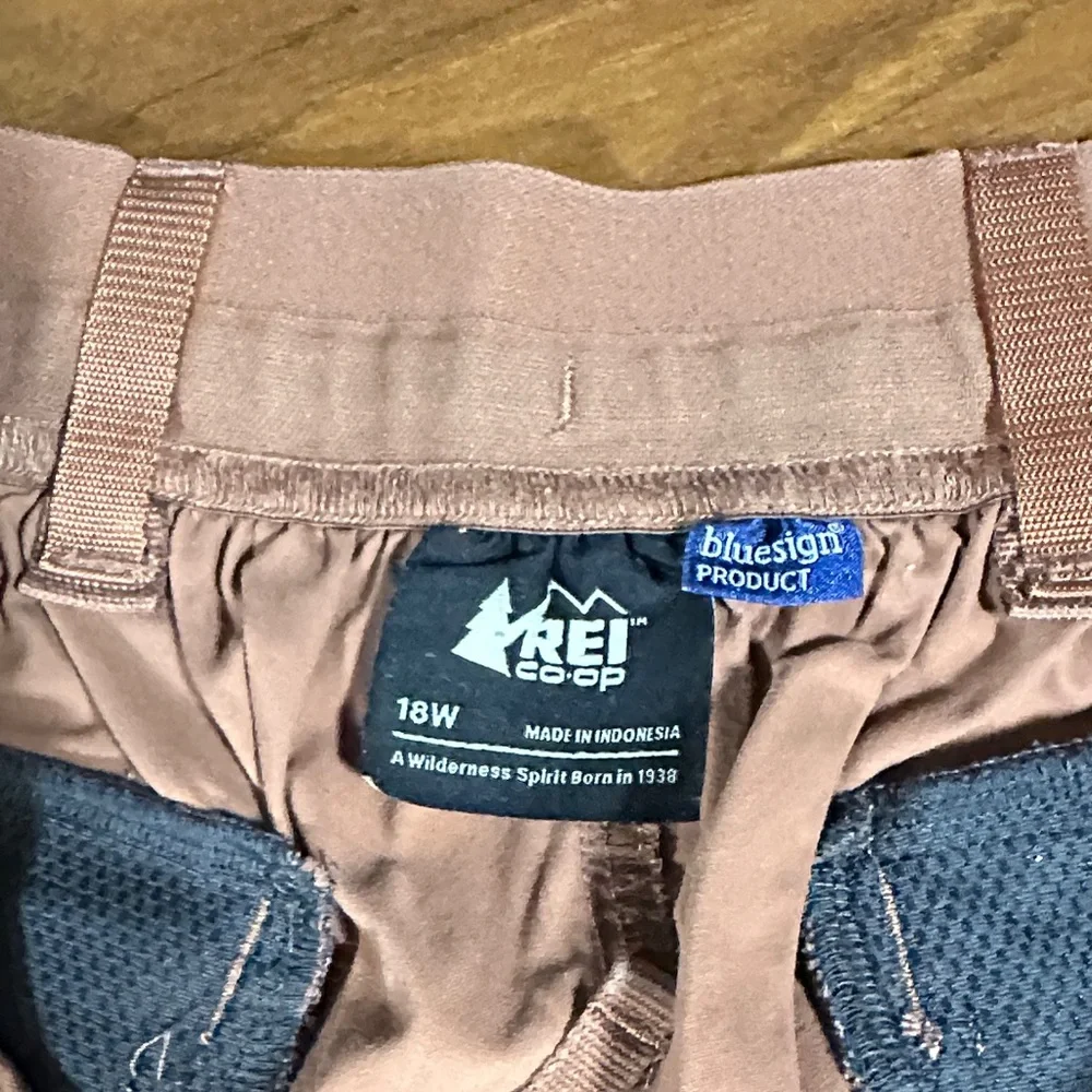 REI Women's Sahara Bermuda Shorts in Clay - Picture 2 of 6